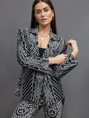 NORMA KAMALI SINGLE BREASTED STRAIGHT FIT JACKET NWT, L, 
$350.00 USD